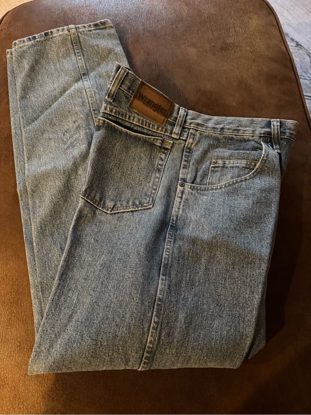 Wrangler Men's Relaxed Light Blue Denim Jeans Sz 40 x 34 Like New!
